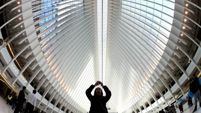 La estación está junto a la torre 1 del WTC que sustituyó a las Torres Gemelas.