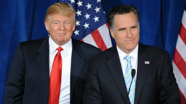 Ông Donald Trump xem thường những lời chỉ trích của ông Mitt Romney (phải)
