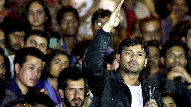 گذشتہ مہینے پیش آنے والے واقعات کے باوجود کمار غیر معمولی طور پر پرسکون لگتے ہیں