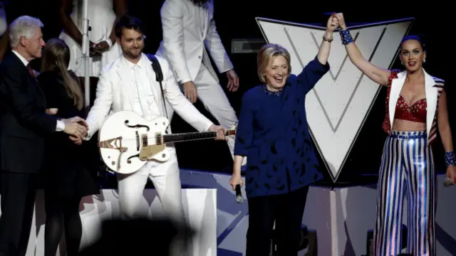 Ймовірний кандидат у президенти США від Демократичної партії Гіларі Клінтон заручилась підтримкою співачки Кеті Перрі