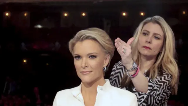 Người dẫn chương trình của Fox, Megyn Kell (áo trắng), bị ông Trump gọi là người "máu chảy khắp nơi"