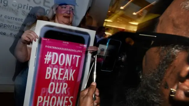 أنصار أبل يحتجون على المحاولات الحكومية لاختراق أجهزة أيفون 
