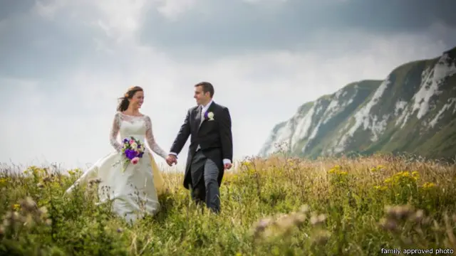 新人Luis and Laura Joryeff是登山迷。婚礼的每一桌都是以英国的一座名山命名。最尊贵客人的头桌是Ben Nevis，英国最高峰。