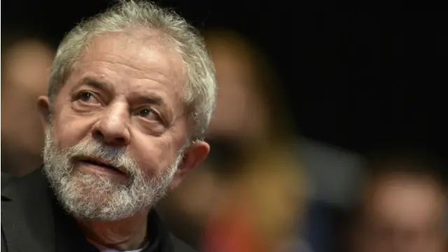 لولا داسیلوا دو دوره از سال ۲۰۰۳ تا ۲۰۱۱ میلادی رئیس جمهور برزیل بود