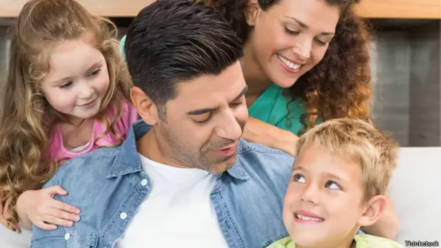 Bazı uzmanlara göre erkek çocuklar "kadınların sözün kesmeyi ailede öğreniyor."