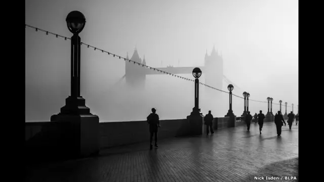 Niebla en Tower Bridge