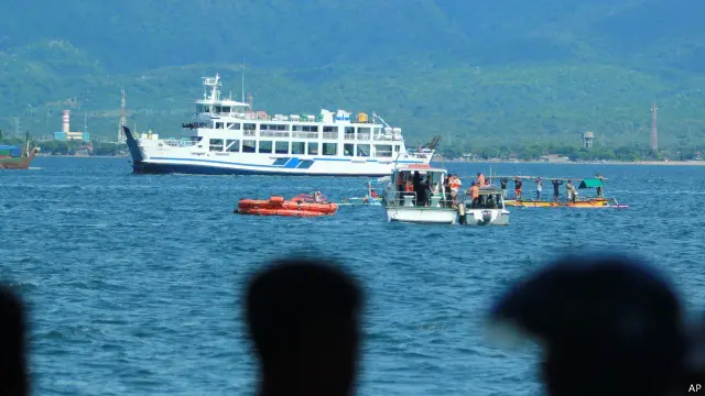 Insiden yang melibatkan transportasi laut kerap terjadi di Indonesia, termasuk Bali. Pada Maret lalu, misalnya, sebuah kapal feri tenggelam di Selat Bali saat bertolak dari Pelabuhan Gilimanuk, Bali, menuju Pelabuhan Ketapang, Jawa Timur.
