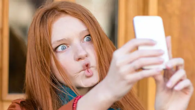 Uglies... a pesar de que todo lo que tiene que ver con selfies se considera narcisista.