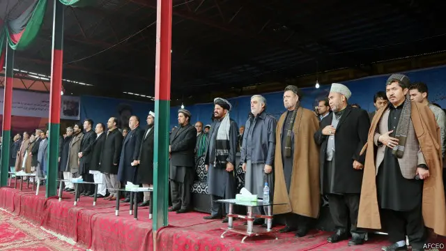 در این مراسم رئیس اجرایی حکومت افغانستان به همراه معاونانش و شماری از مقامات و چهره‌های سیاسی افغان حضور داشتند