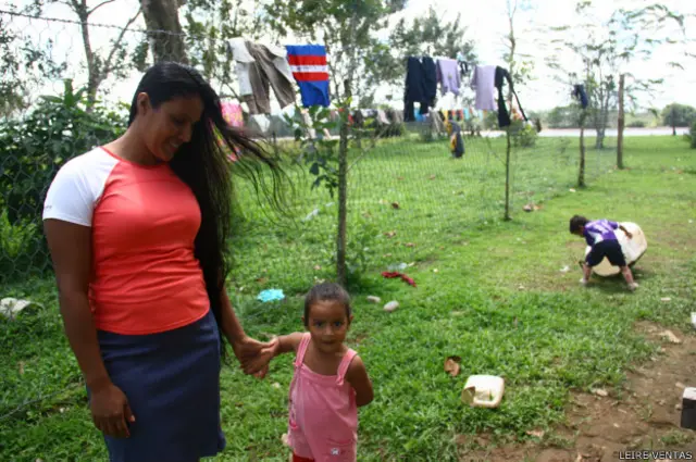 Lilian Vargas Martínez vive en Isla Calero junto a su esposo y sus cuatro hijos.