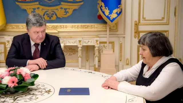 Президент Петро Порошенко зустрівся із матір'ю Надії Савченко
