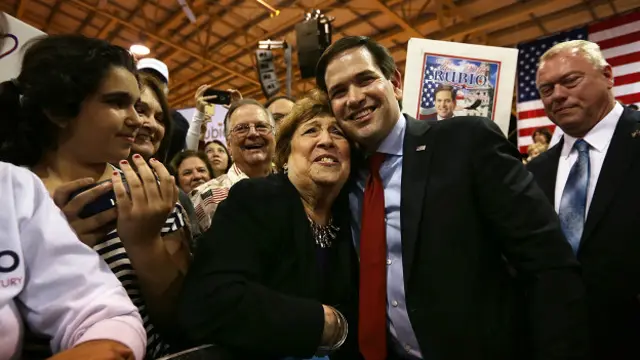 Marco Rubio con una simpatizante