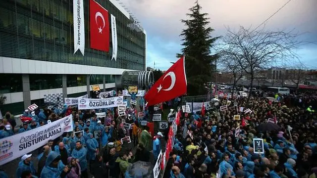 د 'زمان' ورځپاڼې له دفتر د دغې ورځپانې د ملاتړ لاریون