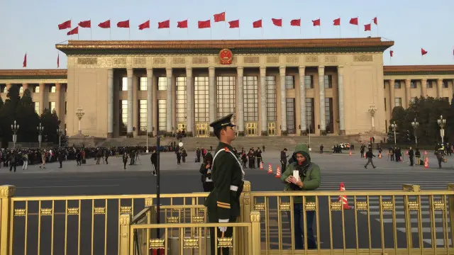 人民大会堂外驻守的警卫