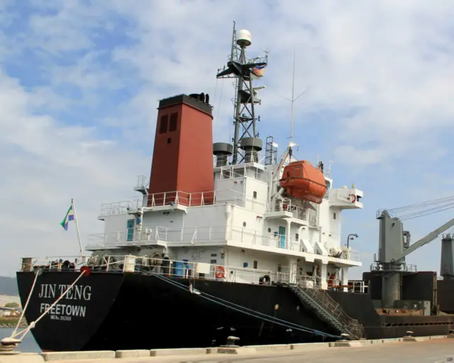 联合国通过制裁朝鲜决议后，“金腾号”货轮被菲律宾政府扣押。