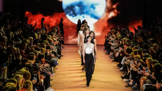 پیرس فیش ویک دنیائے فیشن میں منفرد مقام رکھتا ہے۔