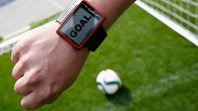 Un árbitro con un reloj