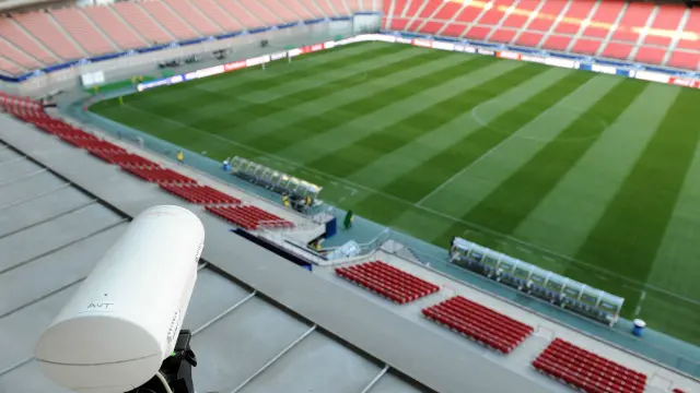 Una cámara en la parte alta del estadio