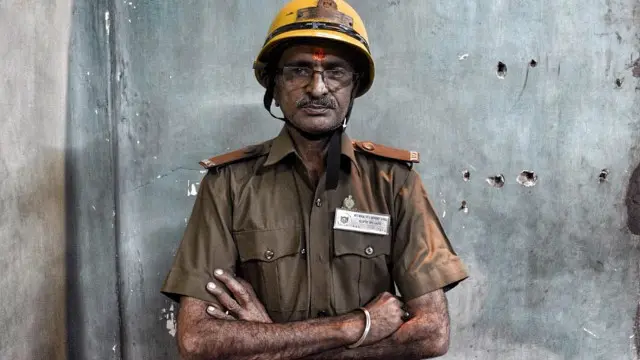 گذشتہ چار دہائیوں میں بپن گناترا نے ایک 100 سے زیادہ گھروں میں لگنے والی آگ کو بجھانے کا کام کیا ہے