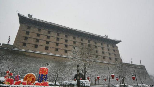 西安1月31日降雪後的城牆