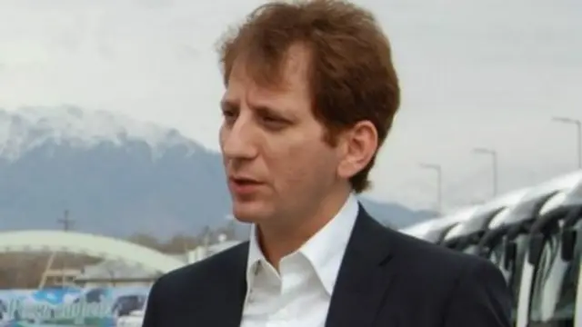 بایک زنجانی می‌گفت که آقای ضراب را تنها به مدت چند دقیقه دیده و هیچ معامله یا همکاری با او نداشته است