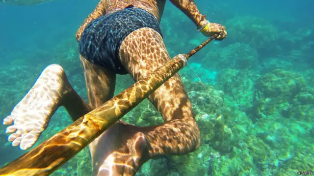 मोकेन आदिवासी लड़की