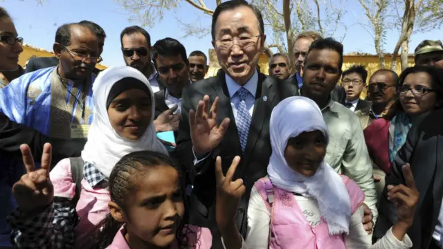 زار بان في وقت سابق هذا الشهر مخيمات اللاجئين الصحراويين في جنوب الجزائر