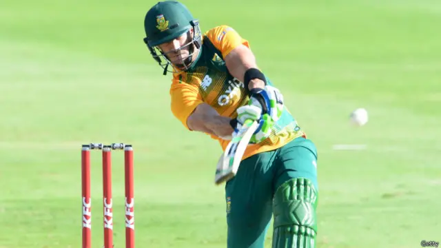 فاف ڈوپلیسی نے عمدہ بلے بازی کرتے ہوئے 79 رنز کی اننگز کھیلی
