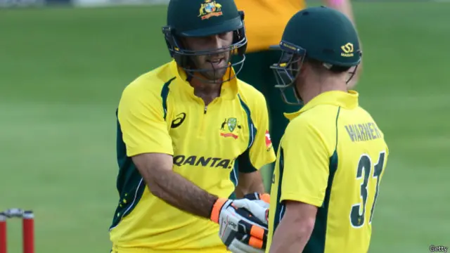 گلین میکسویل اور ڈیوڈ وارنر نے چوتھی وکٹ کی شراکت میں 161 رنز بنائے