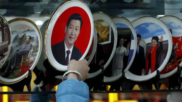 مخالفین کا الزام ہے کہ صدر شی پارٹی کی بجائے ’شخصیت پرستی‘ کو فروغ دے رہے ہیں