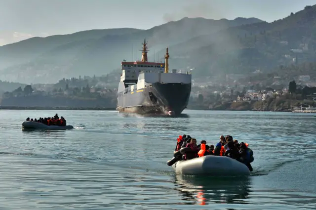 Мигранты прибывают на Лесбос