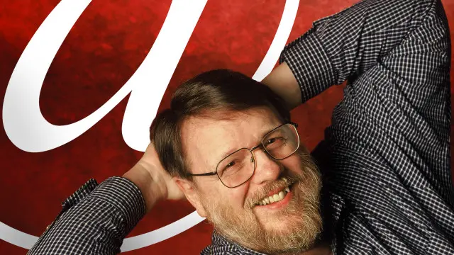 වර්තමාන ඊමේල් ලිපින තුළ අඩංගු ප්‍රධාන අංගයක් වන 'ඇට්' (@) සංකේතයේ නිර්මාතෘවරයා ද රේ ටෝම්ලින්සන්