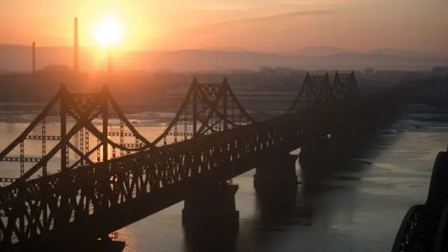 鸭绿江大桥日出（10/2/2016）