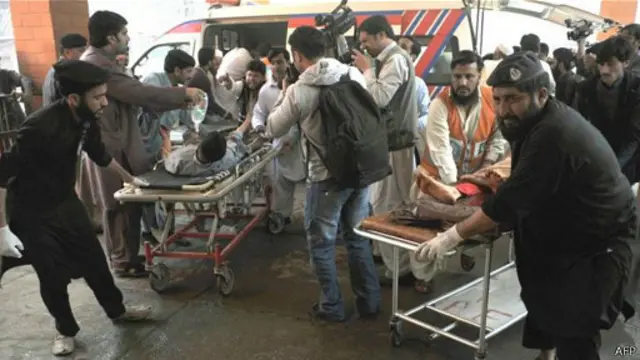 පාකිස්තාන් තාලිබාන් සංවිධානය හා සම්බන්ධ කැරලි කණ්ඩායමක් විසින් ප්රහාරයේ වගකීම බාර ගනු ලැබ තිබේ