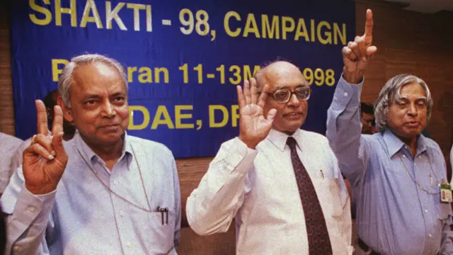 بھارت میں پوکھران کے مقام پر کیے گئے ایٹمی ہتھیاروں کے کامیاب ٹیسٹ کو جوہری میدان میں ملک کی ایک بڑی کامیابی گردانا گیا تھا۔ 