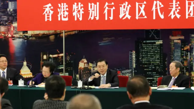 全国人大常委会委员长张德江对香港人大代表说,不能把经济问题泛政治化。