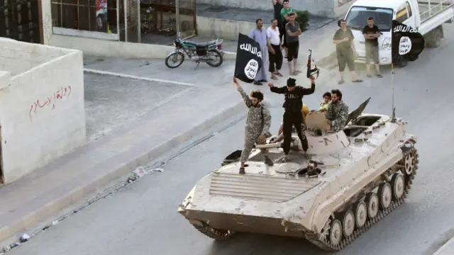 رقہ میں دولت اسلامیہ کی جانب سے سگریٹ اور ٹی وی پر پابندی ہے