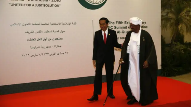Al-Bashir diundang menghadiri KTT Organisasi Kerja Sama Islam di Jakarta, Maret lalu.