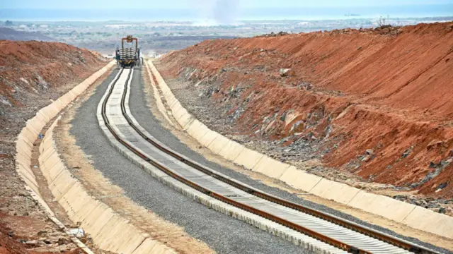 Để đến được Djibouti City, một tuyến đường sắt mới từ Addis Ababa – tuyến đường cũ vốn do người Pháp xây dựng từ những năm 1900 và đã không còn được sử dụng từ năm 2008 – dự kiến sẽ đưa vào hoạt động vào năm 2016. Tuyến đường tàu chạy bằng điện này với thời gian di chuyển là 10 tiếng sẽ là một lựa chọn mới tốt hơn so với giao thông nguy hiểm bằng đường bộ mất đến hai ngày băng qua những sa mạc đầy bụi