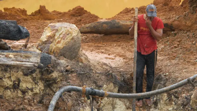 Un minero en Venezuela