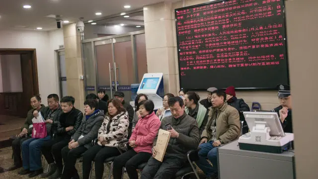 ایم ایچ 370 طیارے پر سوار 12 چینی باشندوں کے اہل خانہ نے بیجنگ میں مقدمہ دائر کیا ہے کہ عدالت انھیں بتائے کہ اس طیارے کے ساتھ کیا ہوا