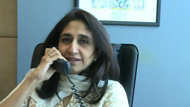 پاکستان کے شہری علاقوں میں خواتین میں ملازمت کرنے کا رجحان ہے لیکن اعلیٰ عہدوں پر کام کرنے والی خواتین کی تعداد بہت کم ہے