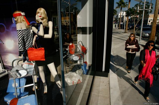 Женщины более требовательны к покупкам и более лояльны к брендам, чем мужчины, показывают исследования