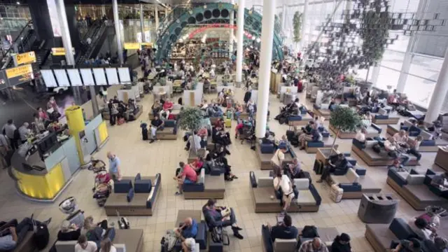 一些航空公司认为社交选座使长途旅行不再冗长单调。(图片来源: Getty Images)