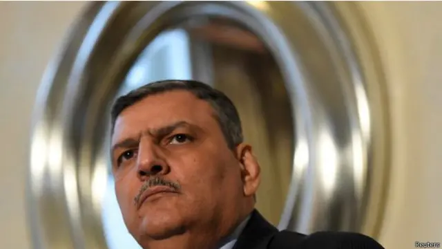 يقول رياض حجاب إن الطيران الروسي يقصف المعارضين من غير الجهاديين