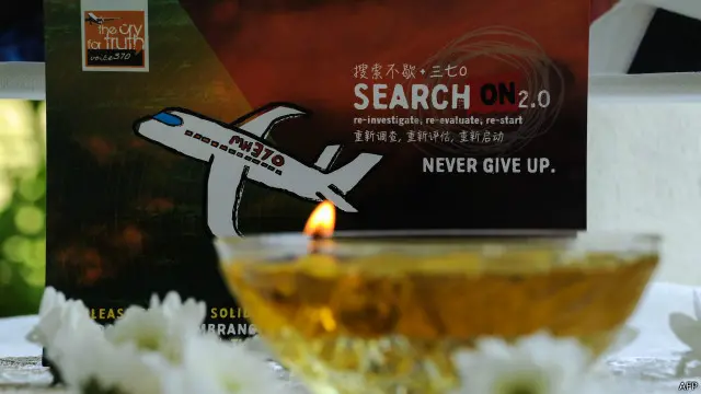 လေယာဉ်အကြောင်းကို ရှင်းရှင်းလင်းလင်း သိချင်တယ်လို့ ကျန်ရစ်သူ မိသားစုတွေက ပြောနေကြဆဲ။