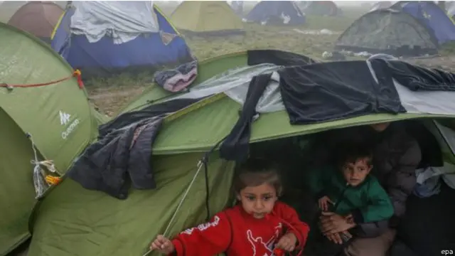 ما الذي سيحدث لآلاف المهاجرين الموجودين في اليونان الآن ؟