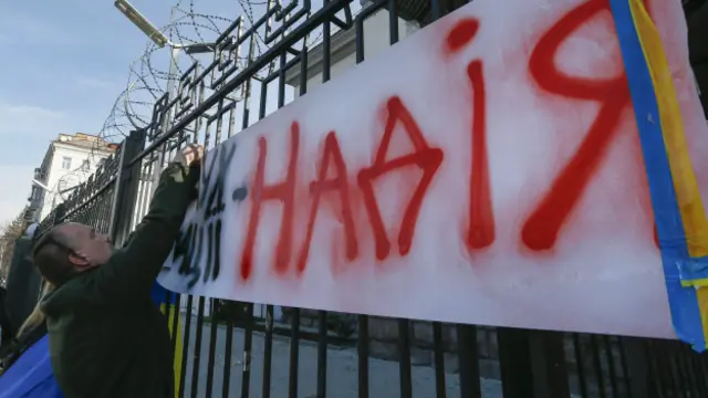 Протест в поддержку Надежды Савченко у российского посольства в Киеве