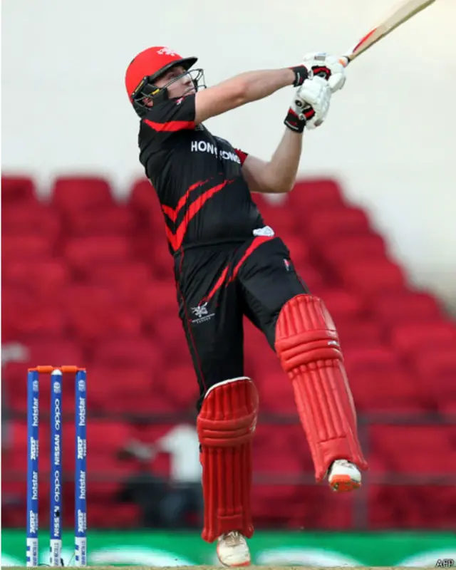 ہانگ کانگ کی جانب سے اوپنر ایٹکنسن نے عمدہ بیٹنگ کی اور 53 رنز کی شاندار اننگز کھیلی۔ ایٹکنسن کے علاوہ تنویر افضل نے 31 سکور کیے۔ 