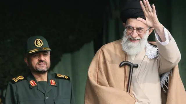 القائد العام للحرس الثوري الإيراني، اللواء محمد علي جعفري، يقوم بدور كبير في تنفيذ سياسات خامنئي في الخارج. 
